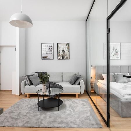 Modern Centrally Located Apartments - By Upstairs 克拉科夫 外观 照片