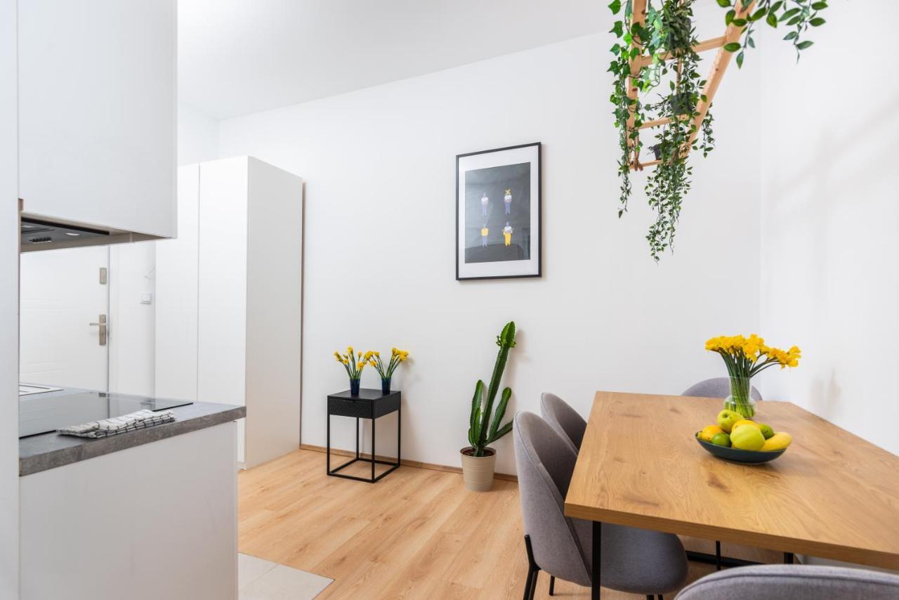 Modern Centrally Located Apartments - By Upstairs 克拉科夫 外观 照片